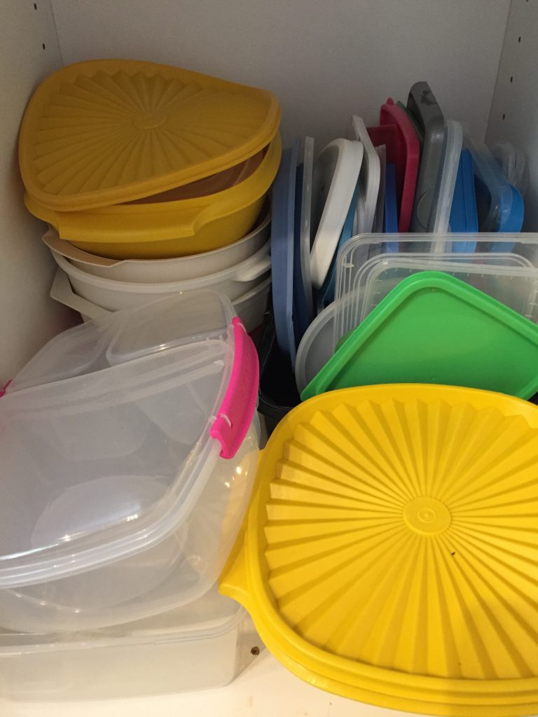 Domestiquer l'armoire à Tupperware - Range ta Vie !